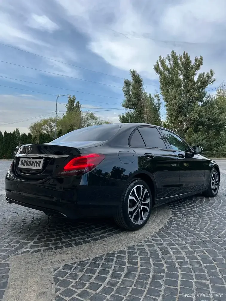 Mercedes Benz C180 — صورة 6