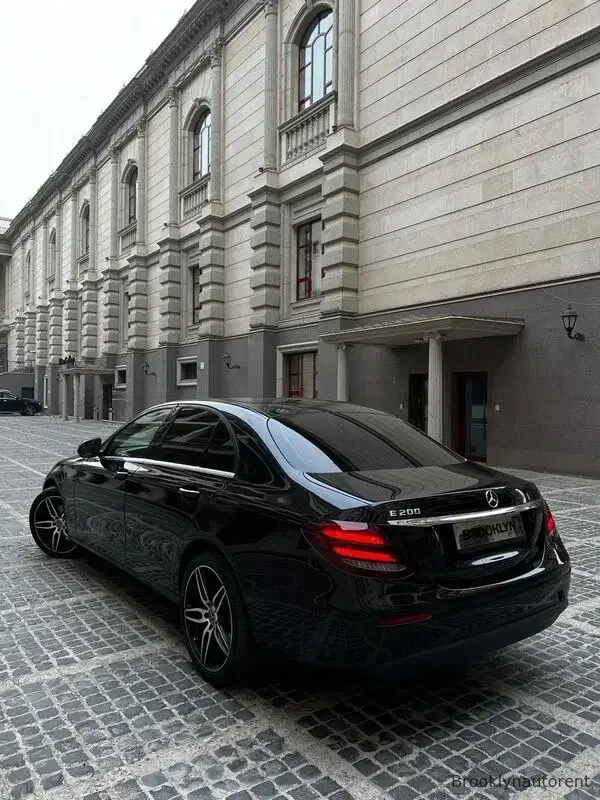 Mercedes Benz E200 W213 — صورة 5