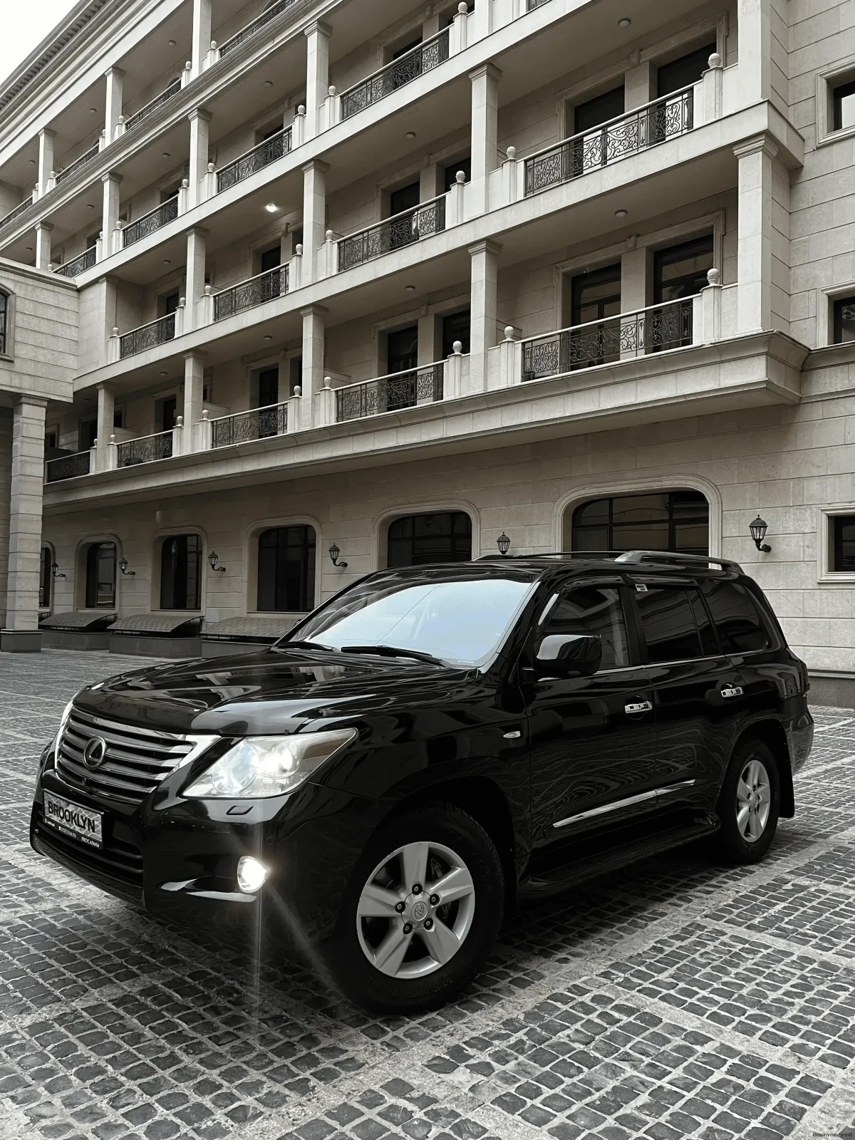 Lexus LX 570 — Foto 1
